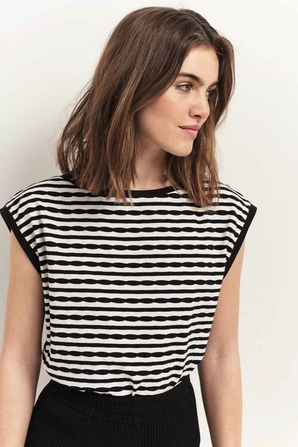 One Step Marcia - T-Shirt Noir Jacquard A Motif Rayures Ecrues Best