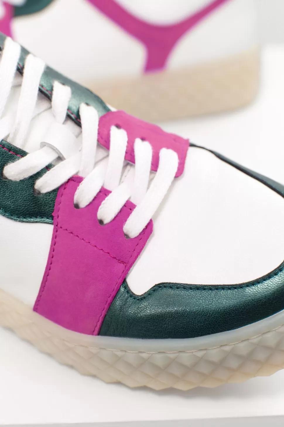 One Step O.Limbo - Sneakers Basses Blanches En Cuir Avec Decoupes Vert Metallise Et Violine Best Sale